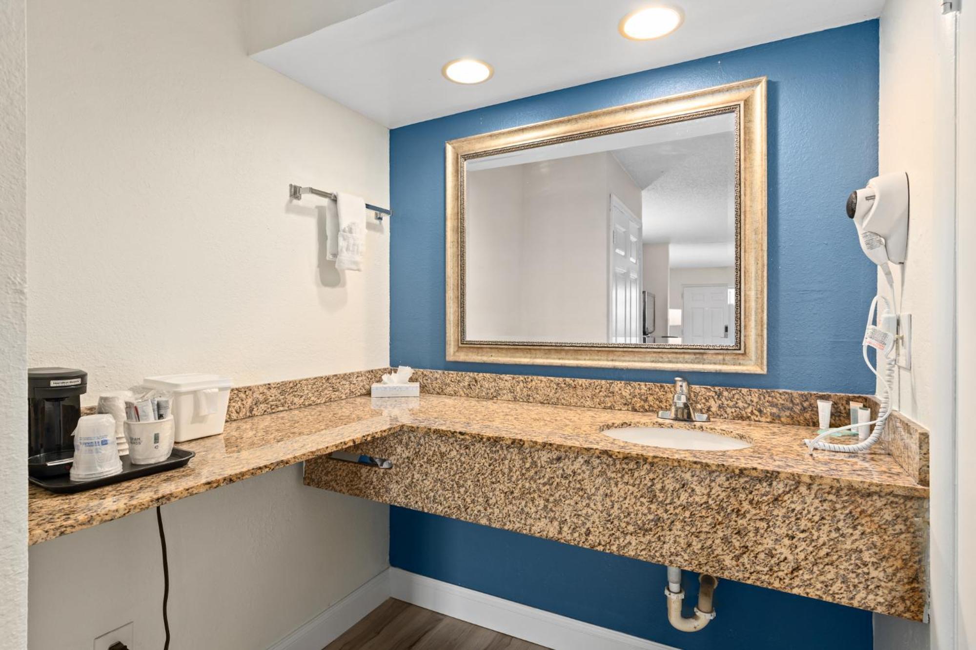 Baymont By Wyndham Orlando East Hotel Alafaya Exterior foto