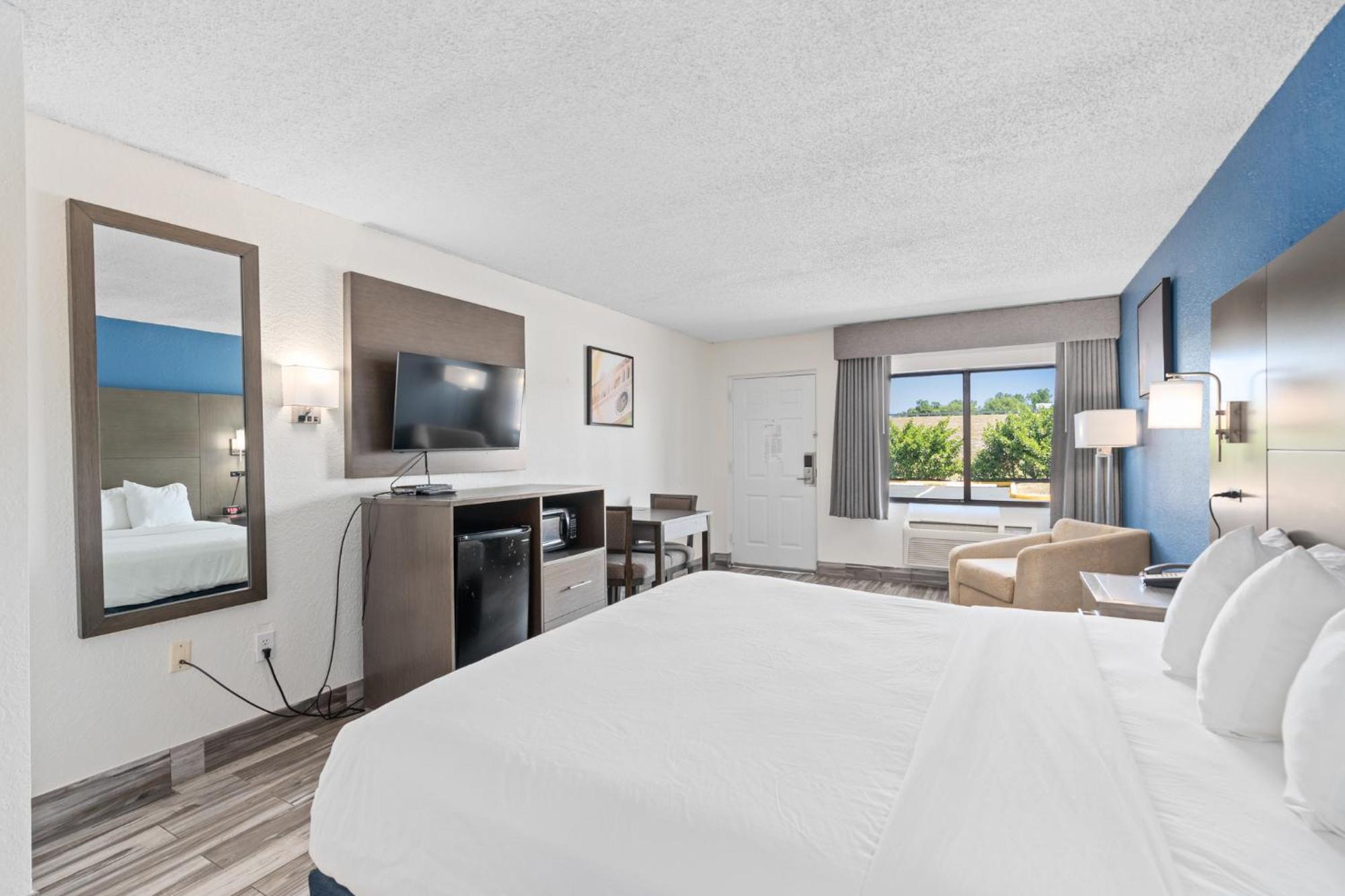 Baymont By Wyndham Orlando East Hotel Alafaya Exterior foto