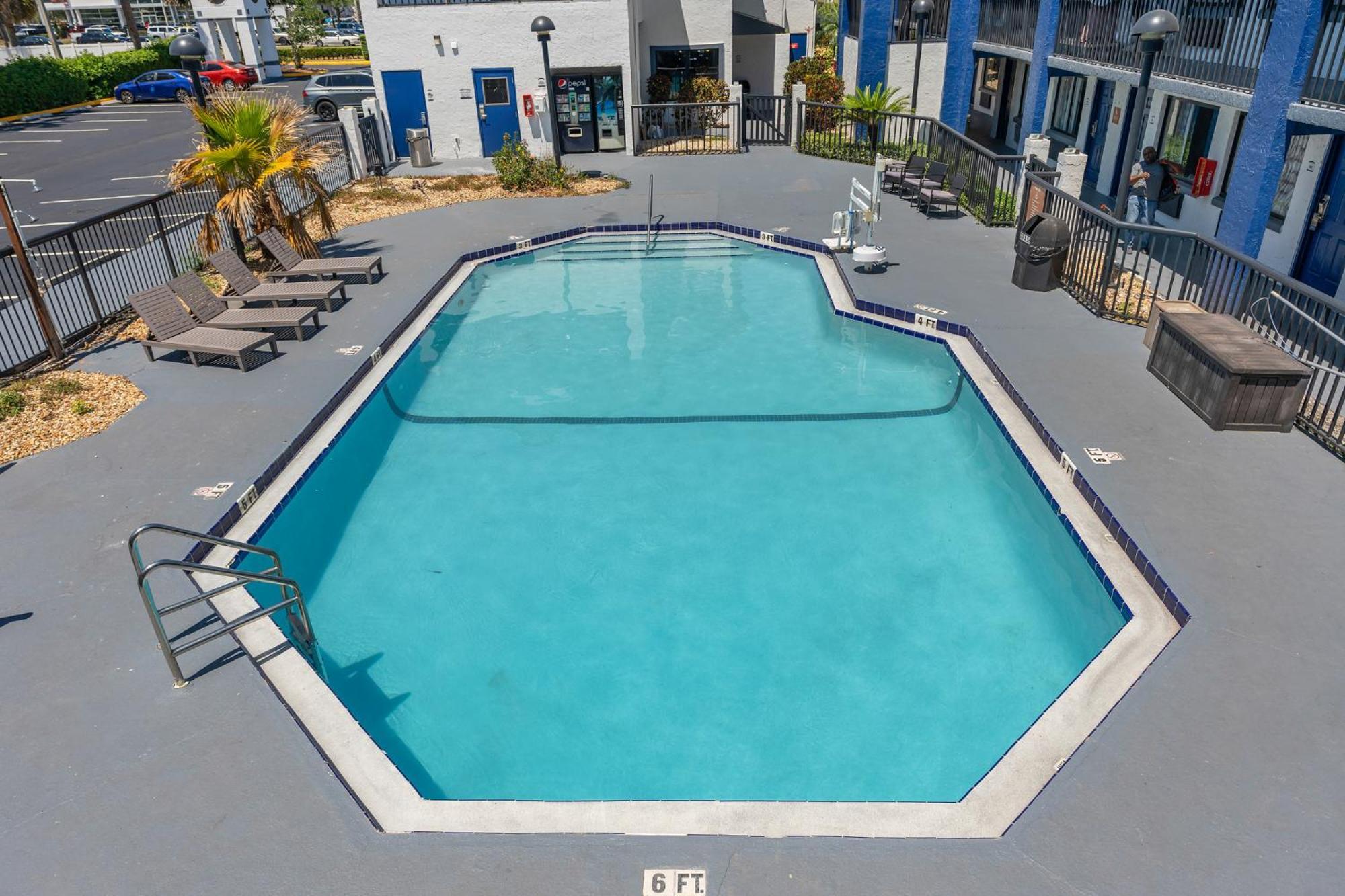 Baymont By Wyndham Orlando East Hotel Alafaya Exterior foto