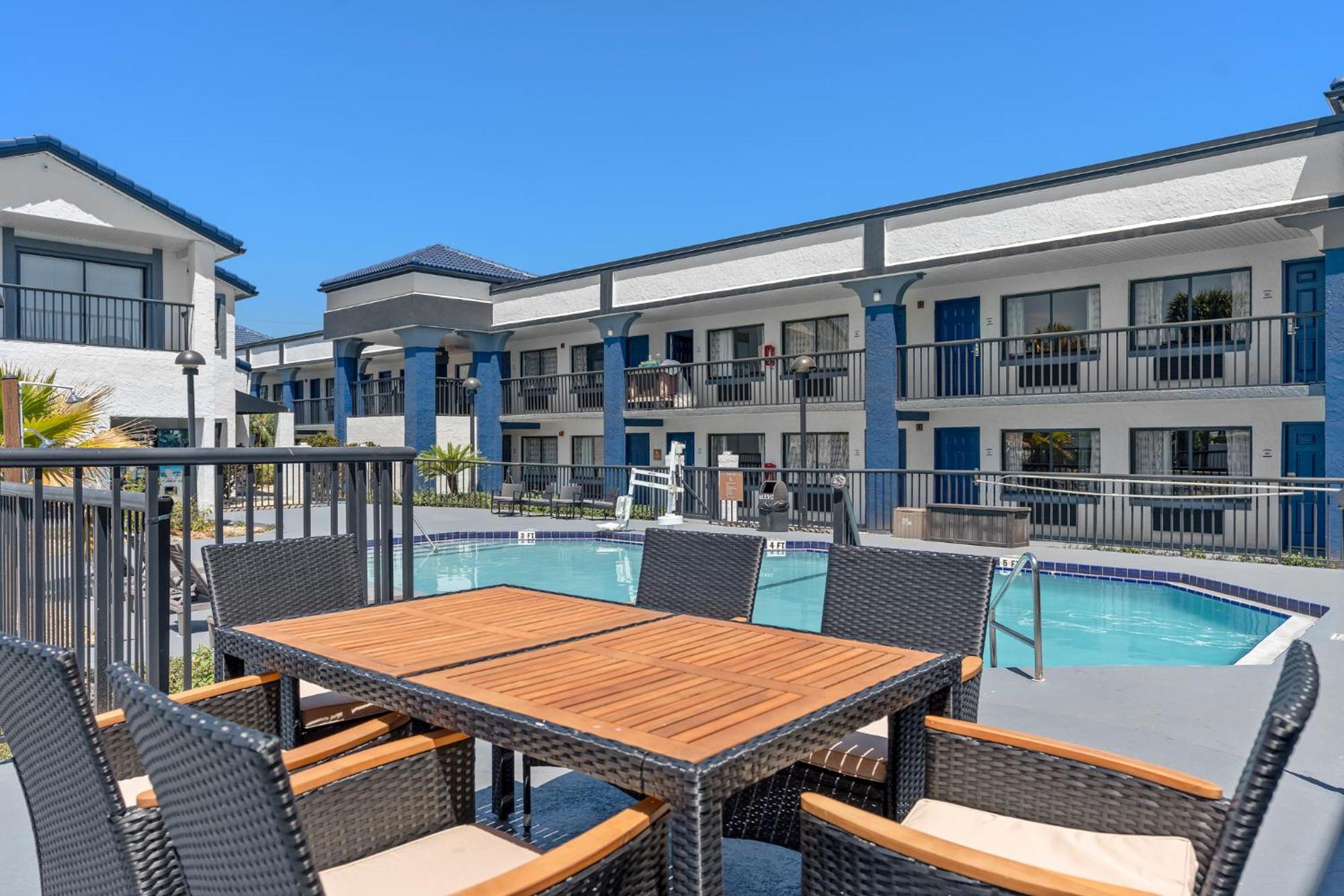 Baymont By Wyndham Orlando East Hotel Alafaya Exterior foto