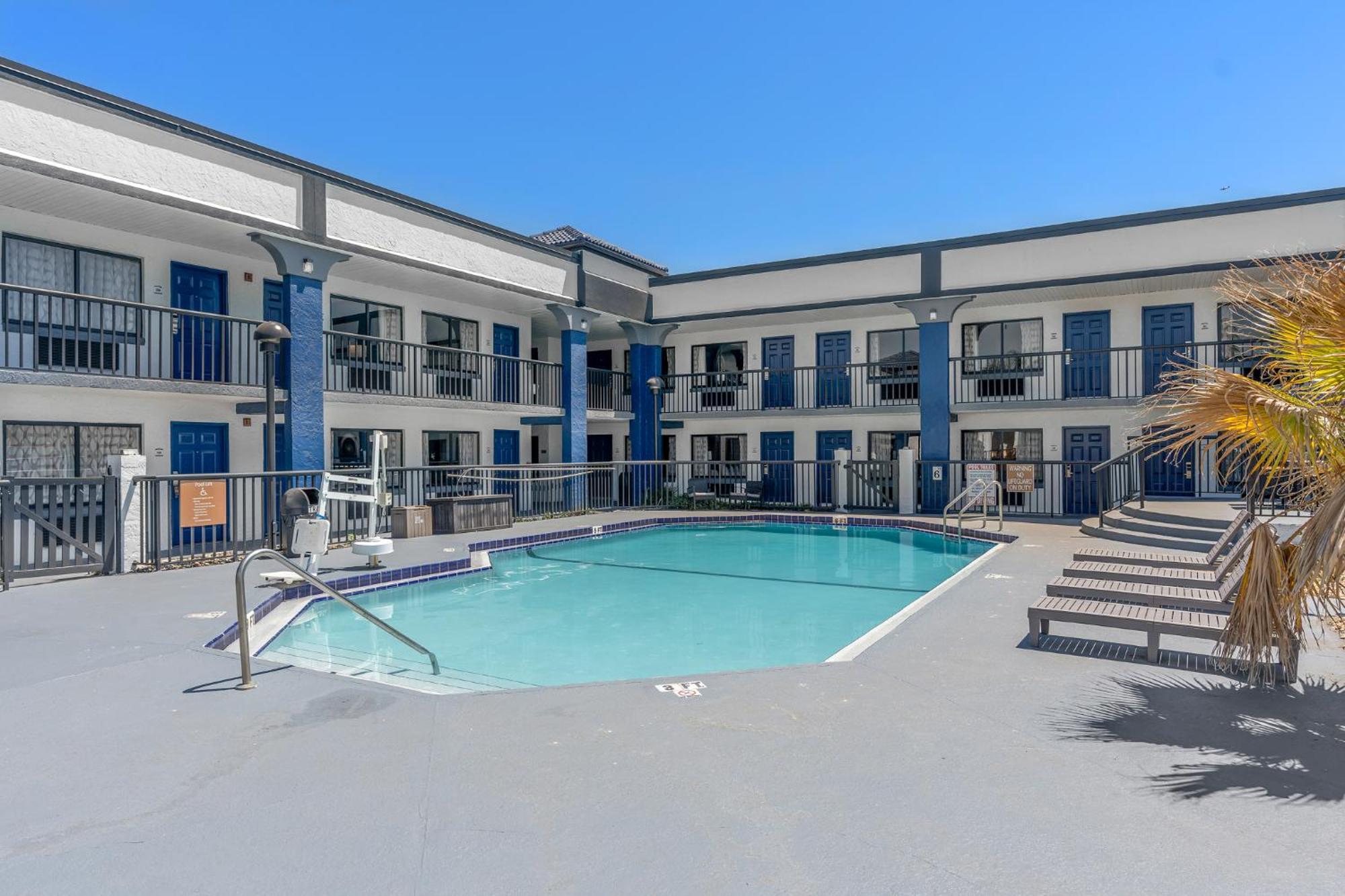 Baymont By Wyndham Orlando East Hotel Alafaya Exterior foto