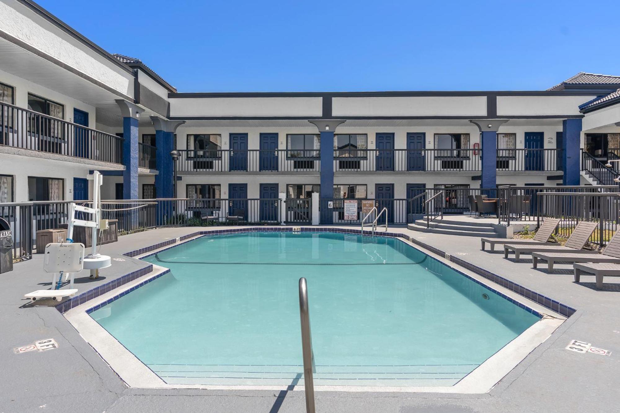 Baymont By Wyndham Orlando East Hotel Alafaya Exterior foto